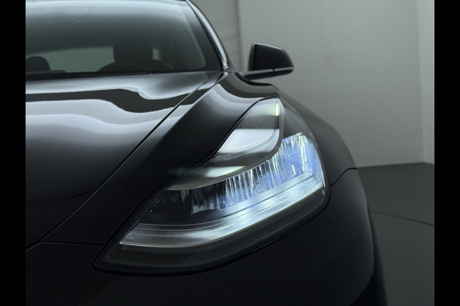 Tesla Model 3 RWD SR+ 325PK Trekhaak Lmv 18" AutoPilot FSD Leder Pano-dak Adaptive-Cruise Camera's Elektr.-Stuur+Stoelen+Spiegels+Geheugen+Eas SOH 92% Navi LED Comfortstoelen ACC DAB Voorverwarmen interieur via App Keyless One-Pedal-Drive 1e Eigenaar Origineel Nederlandse Auto 1.584kg licht!