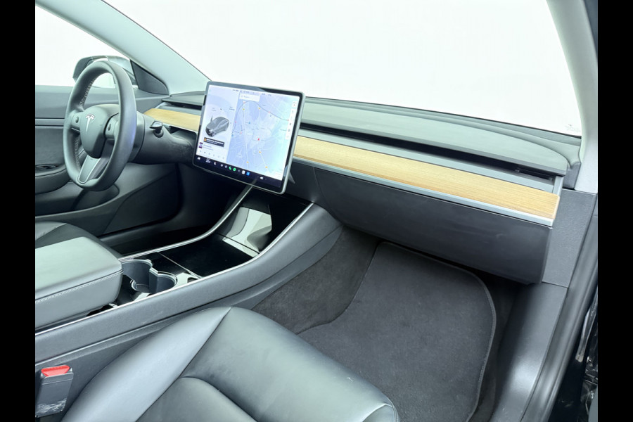 Tesla Model 3 RWD SR+ 325PK Trekhaak Lmv 18" AutoPilot FSD Leder Pano-dak Adaptive-Cruise Camera's Elektr.-Stuur+Stoelen+Spiegels+Geheugen+Eas SOH 92% Navi LED Comfortstoelen ACC DAB Voorverwarmen interieur via App Keyless One-Pedal-Drive 1e Eigenaar Origineel Nederlandse Auto 1.584kg licht!
