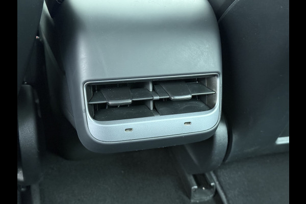 Tesla Model 3 RWD SR+ 325PK Trekhaak Lmv 18" AutoPilot FSD Leder Pano-dak Adaptive-Cruise Camera's Elektr.-Stuur+Stoelen+Spiegels+Geheugen+Eas SOH 92% Navi LED Comfortstoelen ACC DAB Voorverwarmen interieur via App Keyless One-Pedal-Drive 1e Eigenaar Origineel Nederlandse Auto 1.584kg licht!