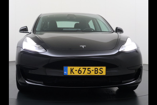 Tesla Model 3 RWD SR+ 325PK Trekhaak Lmv 18" AutoPilot FSD Leder Pano-dak Adaptive-Cruise Camera's Elektr.-Stuur+Stoelen+Spiegels+Geheugen+Eas SOH 92% Navi LED Comfortstoelen ACC DAB Voorverwarmen interieur via App Keyless One-Pedal-Drive 1e Eigenaar Origineel Nederlandse Auto 1.584kg licht!