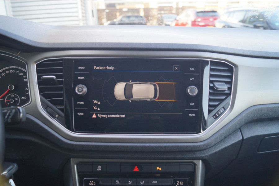 Volkswagen T-Roc 1.5 TSI 150pk DSG Style -NAVI-ECC-PDC-