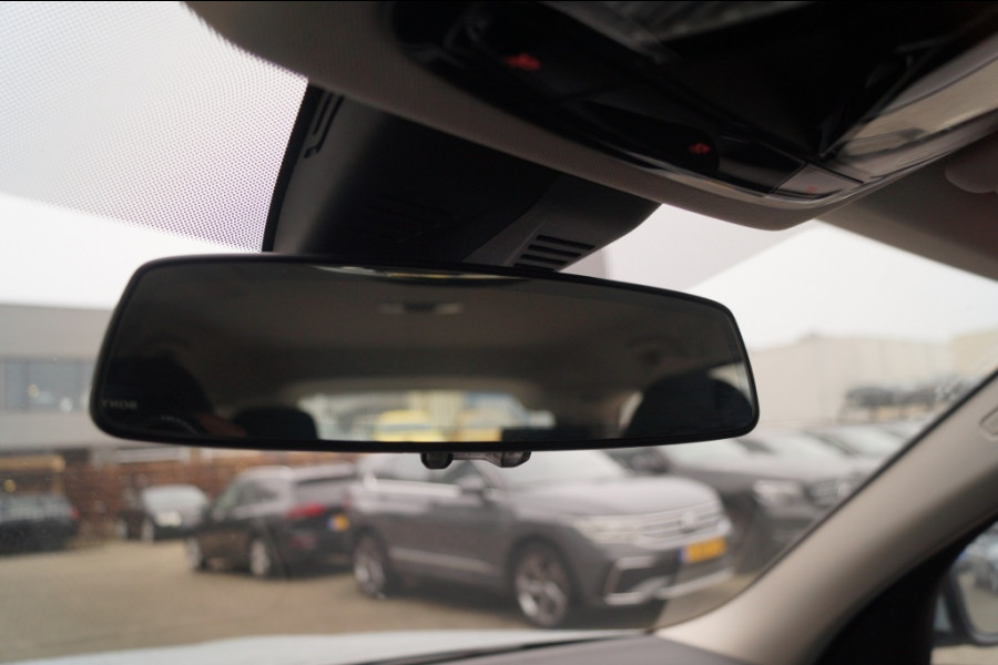 BMW 3 Serie Touring 320i 184pk Automaat Executive Edition -NAVI-ECC-