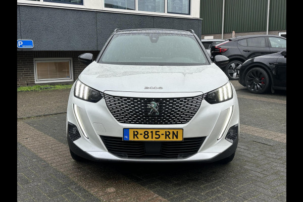 Peugeot e-2008 EV GT Première 3 fase 50 kWh VAN: 18.400,- VOOR: 16.770,- UW EINDEJAARSVOORDEEL: 1.630,- | RIJKLAARPRIJS INCL. 12MND BOVAG GARANTIE | STOELVERWARMING | DODE HOEK EN CAMERA