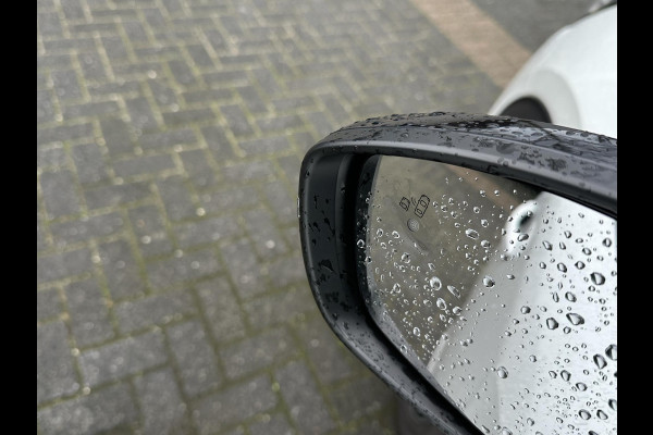 Peugeot e-2008 EV GT Première 3 fase 50 kWh VAN: 18.400,- VOOR: 16.770,- UW EINDEJAARSVOORDEEL: 1.630,- | RIJKLAARPRIJS INCL. 12MND BOVAG GARANTIE | STOELVERWARMING | DODE HOEK EN CAMERA