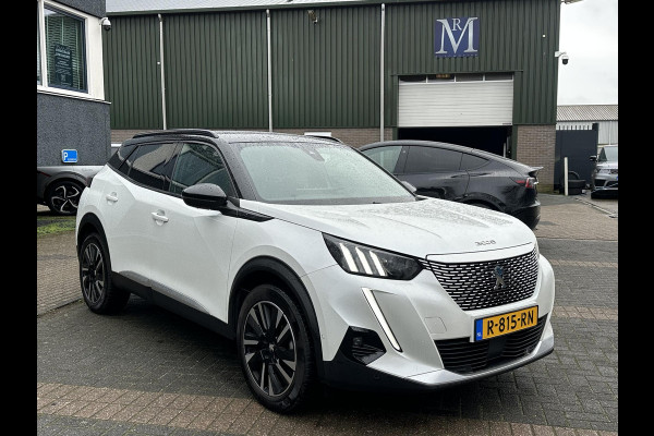 Peugeot e-2008 EV GT Première 3 fase 50 kWh VAN: 18.400,- VOOR: 16.770,- UW EINDEJAARSVOORDEEL: 1.630,- | RIJKLAARPRIJS INCL. 12MND BOVAG GARANTIE | STOELVERWARMING | DODE HOEK EN CAMERA