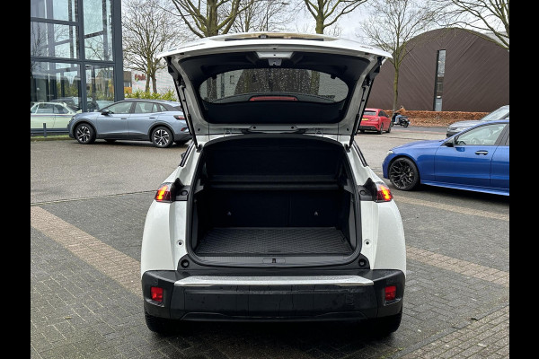 Peugeot e-2008 EV GT Première 3 fase 50 kWh VAN: 18.400,- VOOR: 16.770,- UW EINDEJAARSVOORDEEL: 1.630,- | RIJKLAARPRIJS INCL. 12MND BOVAG GARANTIE | STOELVERWARMING | DODE HOEK EN CAMERA