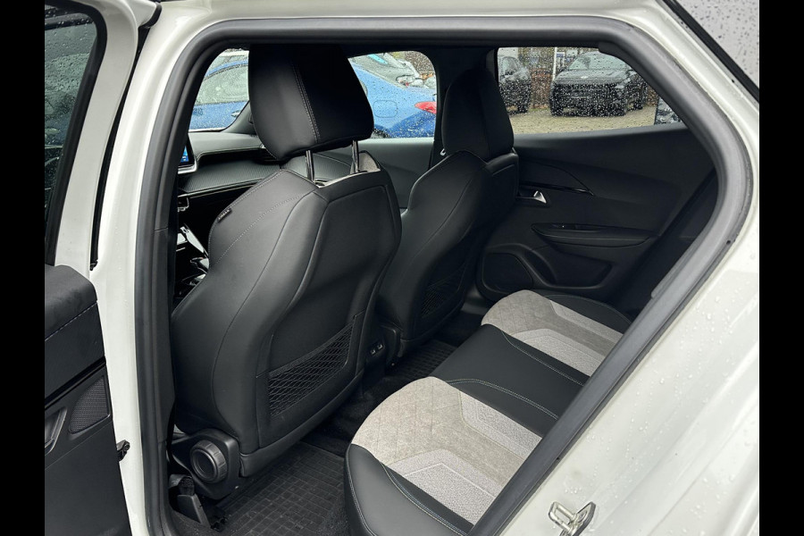 Peugeot e-2008 EV GT Première 3 fase 50 kWh VAN: 18.400,- VOOR: 16.770,- UW EINDEJAARSVOORDEEL: 1.630,- | RIJKLAARPRIJS INCL. 12MND BOVAG GARANTIE | STOELVERWARMING | DODE HOEK EN CAMERA