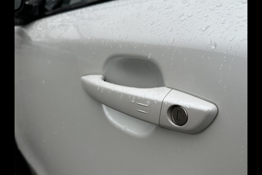 Peugeot e-2008 EV GT Première 3 fase 50 kWh VAN: 18.400,- VOOR: 16.770,- UW EINDEJAARSVOORDEEL: 1.630,- | RIJKLAARPRIJS INCL. 12MND BOVAG GARANTIE | STOELVERWARMING | DODE HOEK EN CAMERA