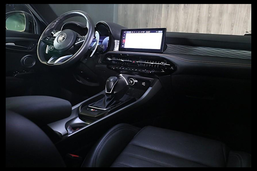 Alfa Romeo Tonale 1.5T Hybrid Veloce / 160 PK / Acc / Leder / Navi / 360 Camera / HK / Sfeerverlichting / Dode Hoek / Lane Assist