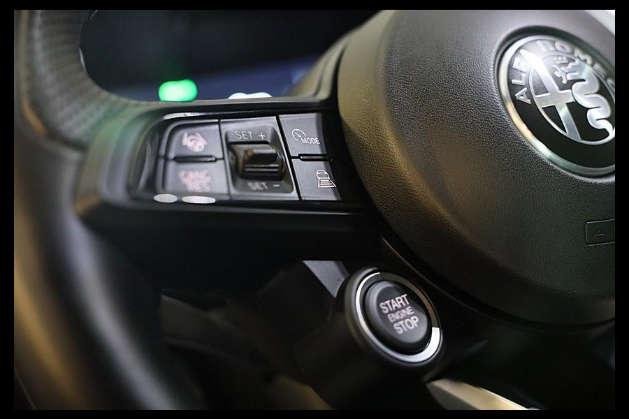 Alfa Romeo Tonale 1.5T Hybrid Veloce / 160 PK / Acc / Leder / Navi / 360 Camera / HK / Sfeerverlichting / Dode Hoek / Lane Assist