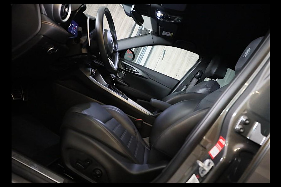 Alfa Romeo Tonale 1.5T Hybrid Veloce / 160 PK / Acc / Leder / Navi / 360 Camera / HK / Sfeerverlichting / Dode Hoek / Lane Assist