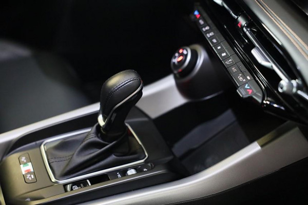 Alfa Romeo Tonale 1.5T Hybrid Veloce / 160 PK / Acc / Leder / Navi / 360 Camera / HK / Sfeerverlichting / Dode Hoek / Lane Assist