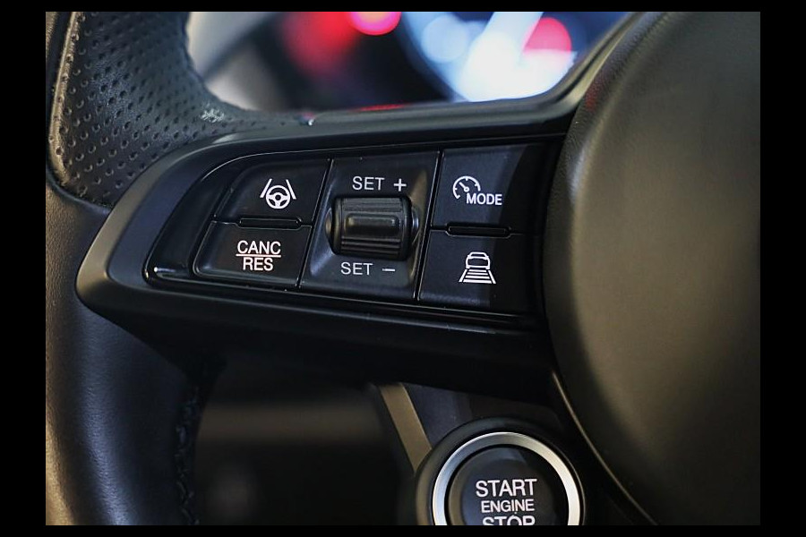 Alfa Romeo Tonale 1.5T Hybrid Veloce / 160 PK / Acc / Leder / Navi / 360 Camera / HK / Sfeerverlichting / Dode Hoek / Lane Assist