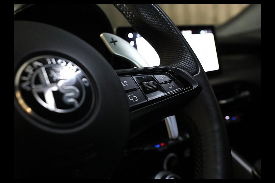 Alfa Romeo Tonale 1.5T Hybrid Veloce / 160 PK / Acc / Leder / Navi / 360 Camera / HK / Sfeerverlichting / Dode Hoek / Lane Assist