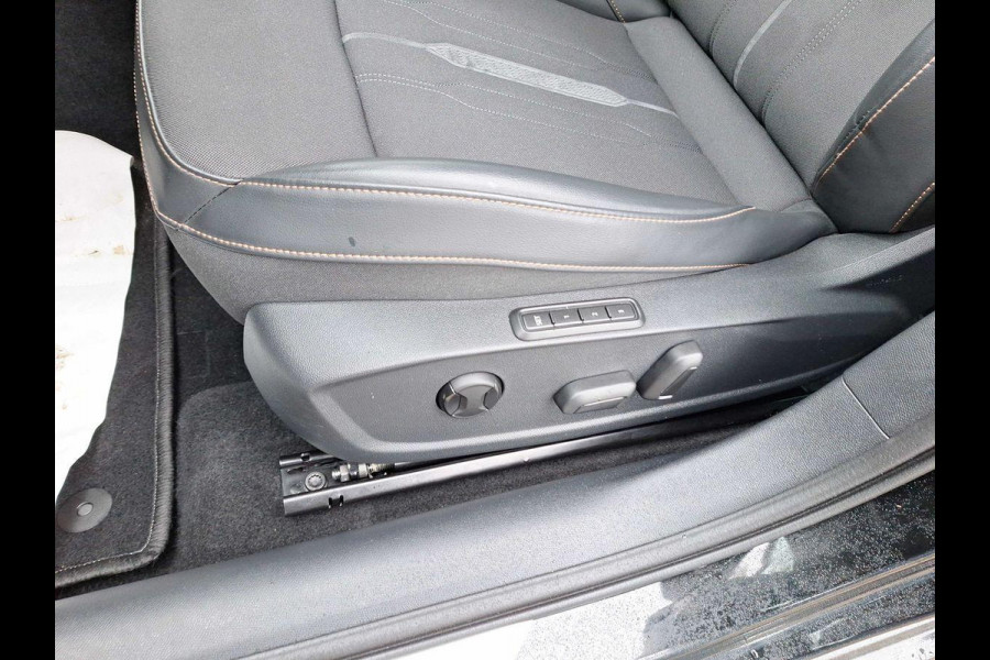 CUPRA Leon Sportstourer 1.4 e-Hybrid VZ Performance 245pk | Trekhaak wegklapbaar |  Verwarmbare voorstoelen | Camera | Adaptive cruise control