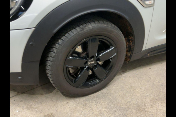 MINI Countryman 2.0 Cooper S E ALL4 Classic | Panoramadak | Lederen bekleding | Adaptive LED | Stoelverwarming | Verwarmd Stuurwiel | Sportstoelen | Climate control | Armsteun | Keyless entry