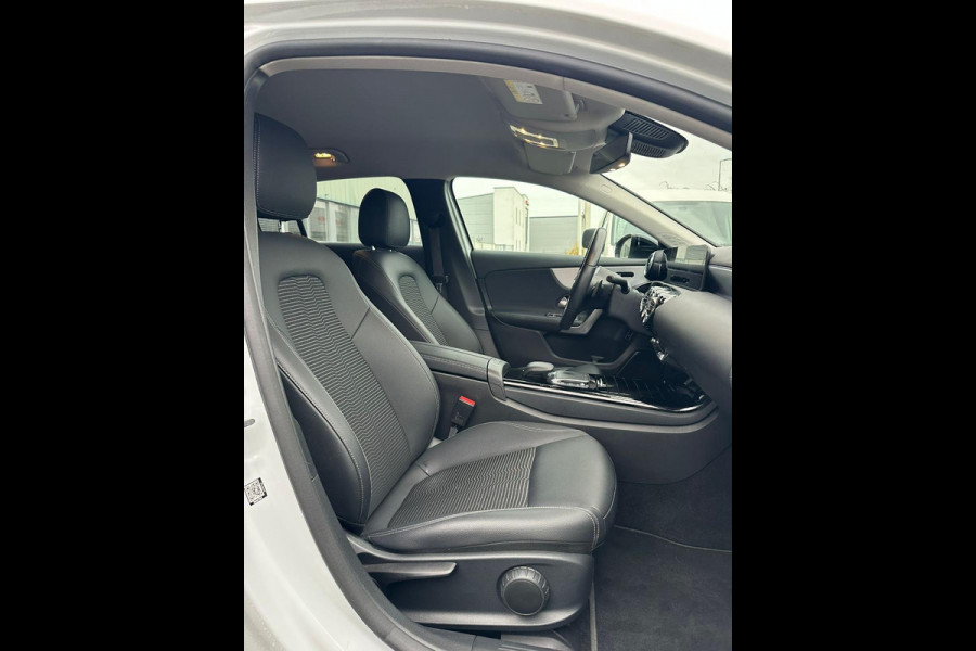 Mercedes-Benz A-Klasse 250 e Business Solution AMG Limited | Elektrische trekhaak | Stoelverwarming | Half leder | Camera