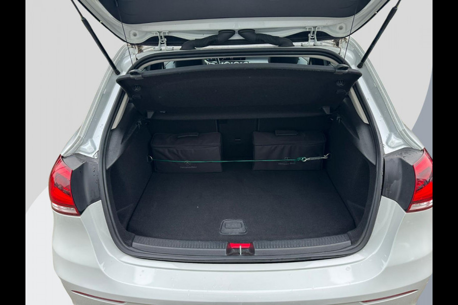 Mercedes-Benz A-Klasse 250 e Business Solution AMG Limited | Elektrische trekhaak | Stoelverwarming | Half leder | Camera