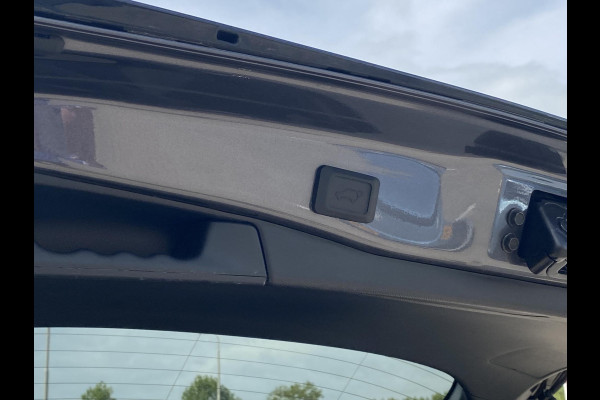 Toyota RAV4 2.5 Plug-in Hybrid AWD Bi-Tone Plus | Stoelverwarming | Stuurwielverwarming | Climate Control | Head Up Display