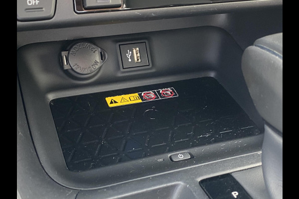 Toyota RAV4 2.5 Plug-in Hybrid AWD Bi-Tone Plus | Stoelverwarming | Stuurwielverwarming | Climate Control | Head Up Display