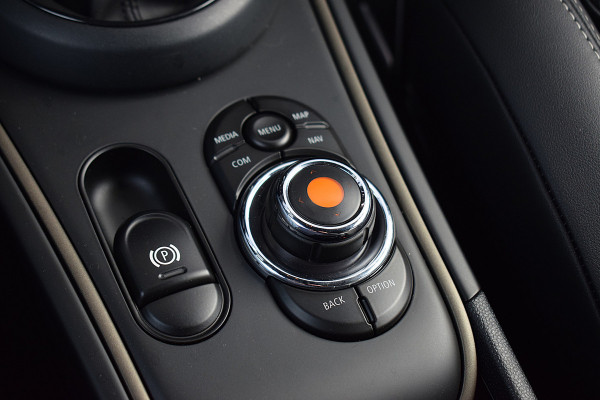 MINI Countryman 1.5 Cooper Chili | Apple CarPlay | Half Leer | Stoelverwarming