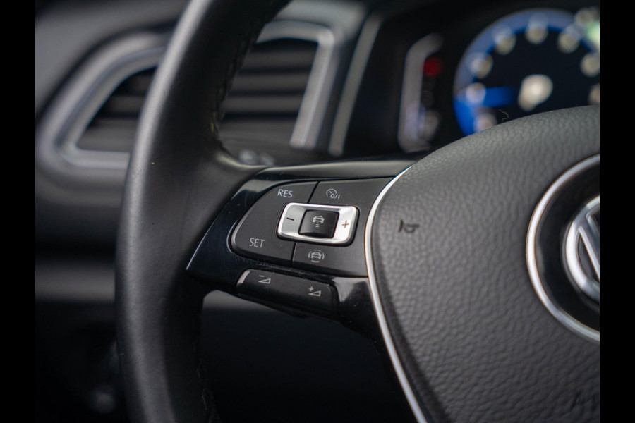 Volkswagen T-Roc 1.5 TSI Sport / Beats / Pano / Virtual / Stuur/stoel verwarming / CarPlay / Camera / LED / ACC / El. kofferbak