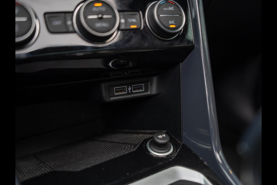 Volkswagen T-Roc 1.5 TSI Sport / Beats / Pano / Virtual / Stuur/stoel verwarming / CarPlay / Camera / LED / ACC / El. kofferbak