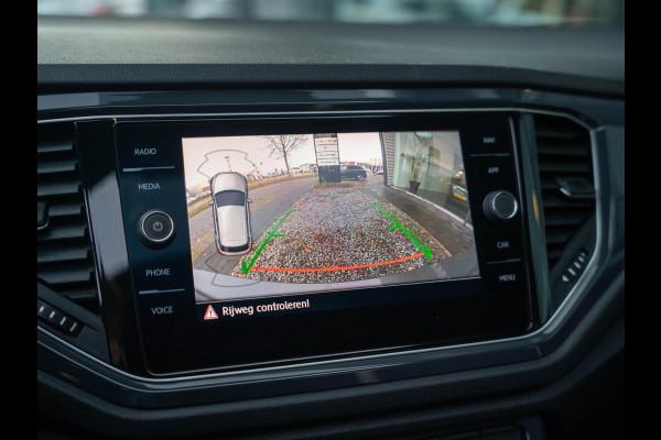 Volkswagen T-Roc 1.5 TSI Sport / Beats / Pano / Virtual / Stuur/stoel verwarming / CarPlay / Camera / LED / ACC / El. kofferbak
