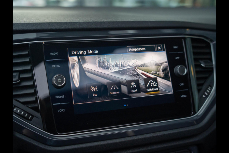 Volkswagen T-Roc 1.5 TSI Sport / Beats / Pano / Virtual / Stuur/stoel verwarming / CarPlay / Camera / LED / ACC / El. kofferbak