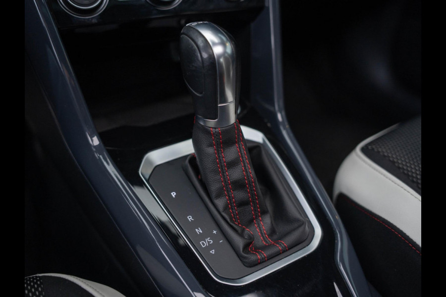 Volkswagen T-Roc 1.5 TSI Sport / Beats / Pano / Virtual / Stuur/stoel verwarming / CarPlay / Camera / LED / ACC / El. kofferbak