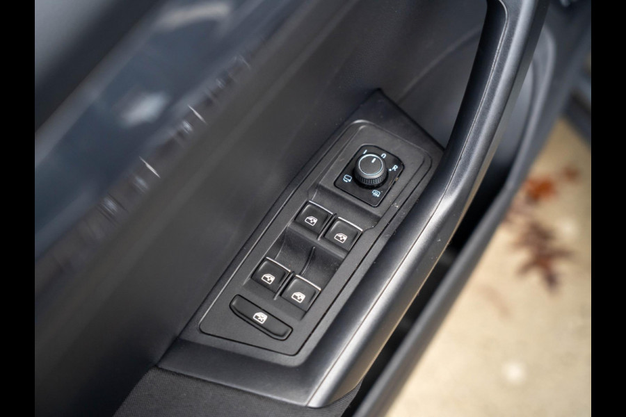 Volkswagen T-Roc 1.5 TSI Sport / Beats / Pano / Virtual / Stuur/stoel verwarming / CarPlay / Camera / LED / ACC / El. kofferbak