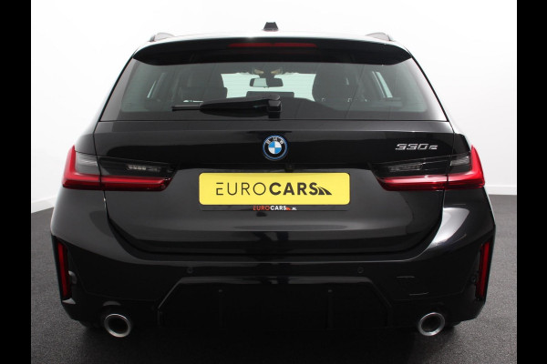 BMW 3 Serie Touring 330e Touring M Sport PHEV | DEMO ! | Navigatie Climate Control Lichtmetalen velgen LED Virtual Cockpit Parkeersensoren Voor en Achter Achteruitrijcamera Apple carplay/ Andriod auto Stoelverwarming Stuur verwarming Elektrische achterklep Prijs Incl. BOVAG Garantie