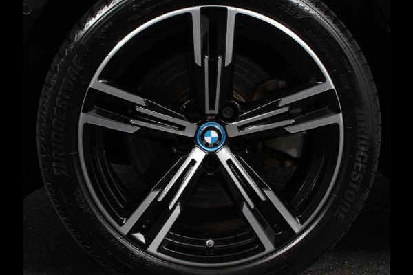 BMW 3 Serie Touring 330e Touring M Sport PHEV | DEMO ! | Navigatie Climate Control Lichtmetalen velgen LED Virtual Cockpit Parkeersensoren Voor en Achter Achteruitrijcamera Apple carplay/ Andriod auto Stoelverwarming Stuur verwarming Elektrische achterklep Prijs Incl. BOVAG Garantie