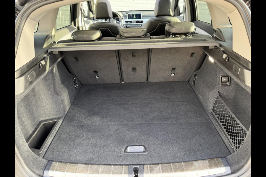 BMW X1 SDrive18i High Executive Cruise Climate control Leer+memory Sfeerverlichting Navigatie Full LED Parkeersensoren