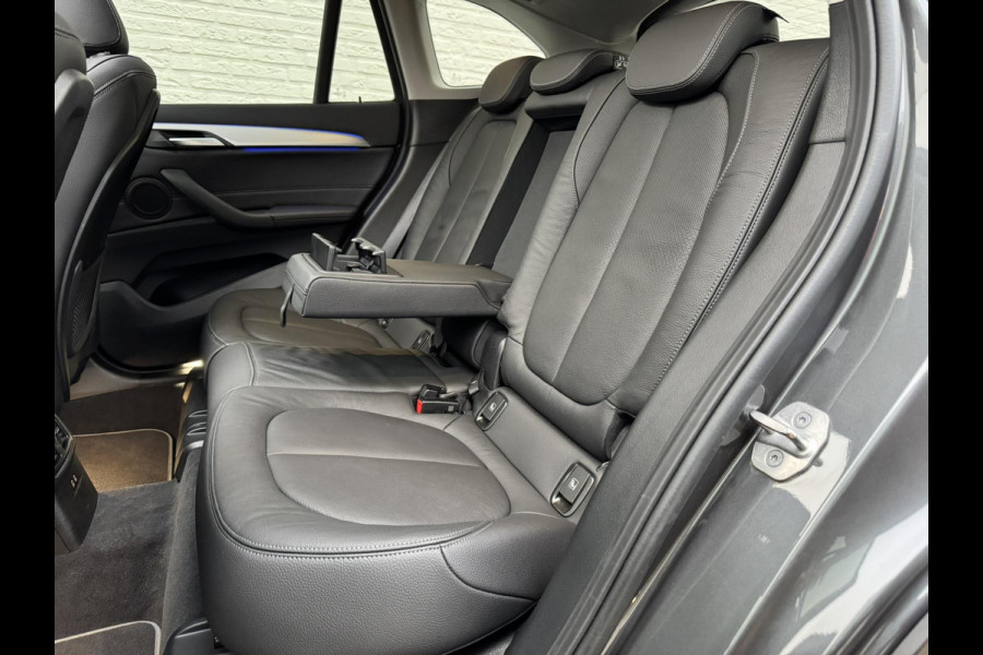 BMW X1 SDrive18i High Executive Cruise Climate control Leer+memory Sfeerverlichting Navigatie Full LED Parkeersensoren