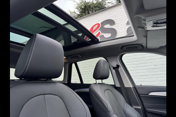 BMW X1 SDrive18i High Executive Cruise Climate control Leer+memory Sfeerverlichting Navigatie Full LED Parkeersensoren