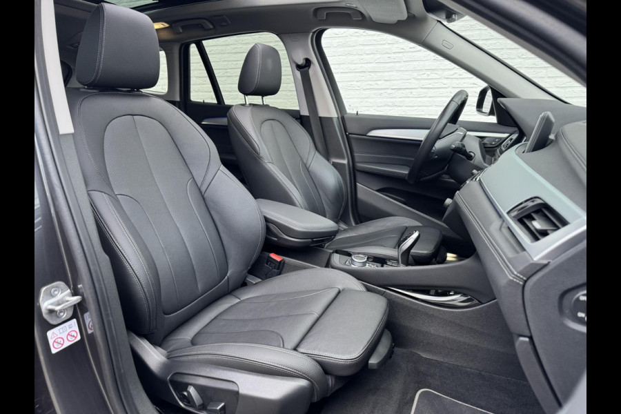BMW X1 SDrive18i High Executive Cruise Climate control Leer+memory Sfeerverlichting Navigatie Full LED Parkeersensoren