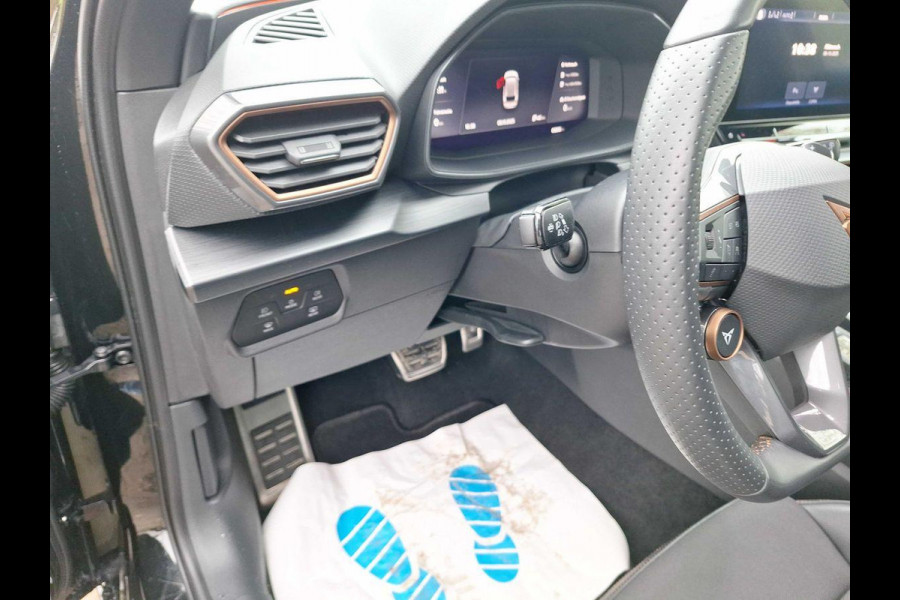 CUPRA Leon Sportstourer 1.4 e-Hybrid VZ Performance 245pk | Trekhaak wegklapbaar |  Verwarmbare voorstoelen | Camera | Adaptive cruise control