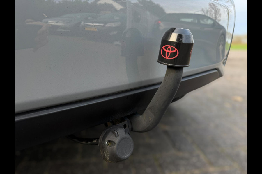 Toyota Yaris 1.5 VVT-i Dynamic CARPLAY / TREKHAAK / TWO-TONE / CAMERA / STOELVERWARMING / BOTSWARNING / METALLIC LAK / CRUISE