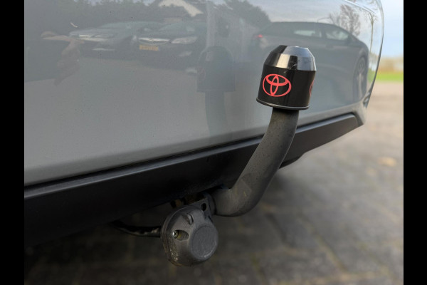 Toyota Yaris 1.5 VVT-i Dynamic CARPLAY / TREKHAAK / TWO-TONE / CAMERA / STOELVERWARMING / BOTSWARNING / METALLIC LAK / CRUISE