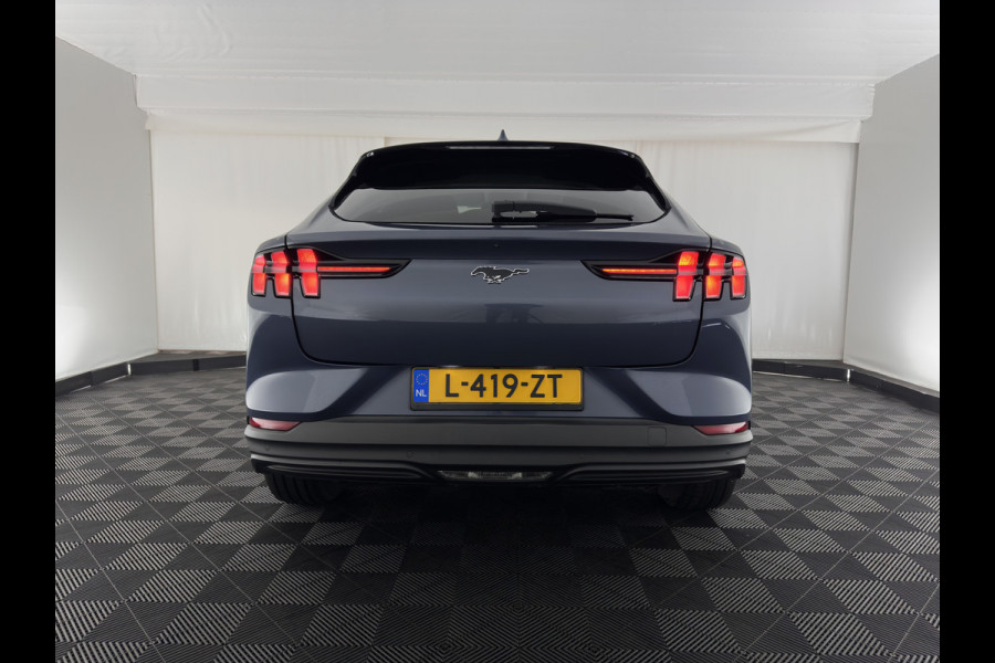 Ford Mustang Mach-E RWD 75 kWh [3-Fase ] {SOH-90%} (INCL-BTW) Aut.*LUXURY-LEATHER | FULL-LED | DAB | DIGI-COCKPIT | KEYLESS | NAVI-FULLMAP | CARPLAY | HEATED-COMFORTSEATS | CAMERA | ADAPTIVE-CRUISE | 18'' ALU*