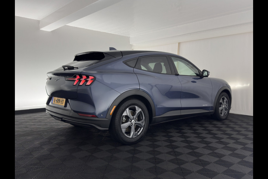 Ford Mustang Mach-E RWD 75 kWh [3-Fase ] {SOH-90%} (INCL-BTW) Aut.*LUXURY-LEATHER | FULL-LED | DAB | DIGI-COCKPIT | KEYLESS | NAVI-FULLMAP | CARPLAY | HEATED-COMFORTSEATS | CAMERA | ADAPTIVE-CRUISE | 18'' ALU*