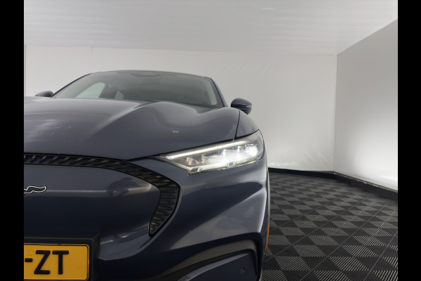 Ford Mustang Mach-E RWD 75 kWh [3-Fase ] {SOH-90%} (INCL-BTW) Aut.*LUXURY-LEATHER | FULL-LED | DAB | DIGI-COCKPIT | KEYLESS | NAVI-FULLMAP | CARPLAY | HEATED-COMFORTSEATS | CAMERA | ADAPTIVE-CRUISE | 18'' ALU*