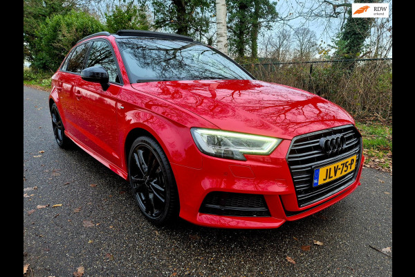 Audi A3 Sportback 35 TFSI S Line black line . Panoramadak . Matrix . 54000 km