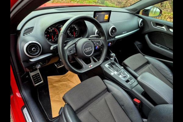 Audi A3 Sportback 35 TFSI S Line black line . Panoramadak . Matrix . 54000 km