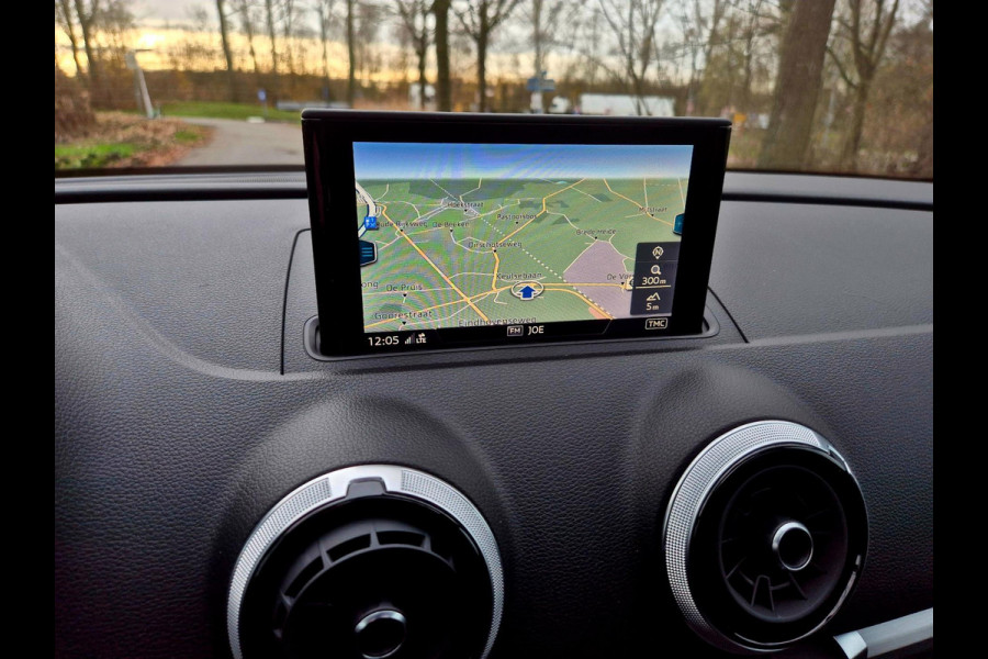 Audi A3 Sportback 35 TFSI S Line black line . Panoramadak . Matrix . 54000 km