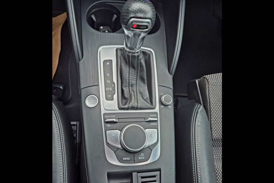 Audi A3 Sportback 35 TFSI S Line black line . Panoramadak . Matrix . 54000 km