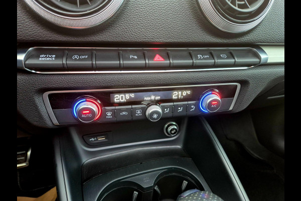 Audi A3 Sportback 35 TFSI S Line black line . Panoramadak . Matrix . 54000 km