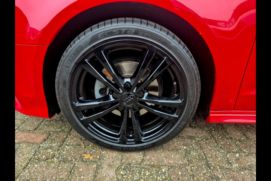 Audi A3 Sportback 35 TFSI S Line black line . Panoramadak . Matrix . 54000 km