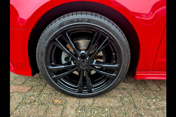 Audi A3 Sportback 35 TFSI S Line black line . Panoramadak . Matrix . 54000 km